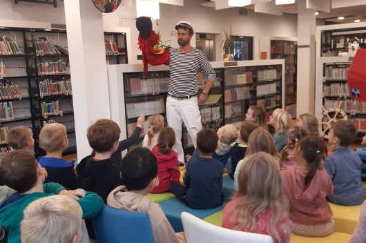 Představení v knihovně