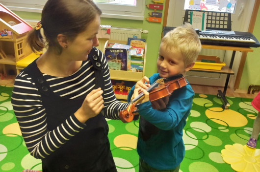 Pojďte s námi objevovat housličky